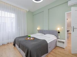 รูปภาพของโรงแรม: Cracow Prestigious Family Apartment with Parking Place by Renters Prestige