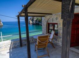 Panorama - Unique Beachfront Stone House At Alipa-Mani, hotel in Khalíkia