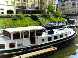 Fotos de Hotel: LOFT SUR L'EAU AVEC BALNEO