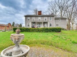 Hotel Photo: Lakefront Cayuga Retreat with Private Deck and Hot Tub