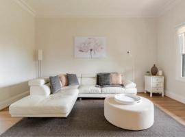 Hotel Photo: Renovated Villa in Nailsworth By Host Solutions