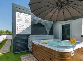 A picture of the hotel: Rooftop Home With Whirlpool & Sauna