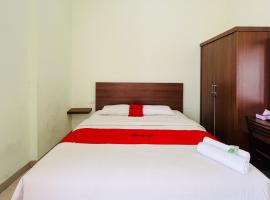 รูปภาพของโรงแรม: RedDoorz At Teratai Homestay Medan Amplas