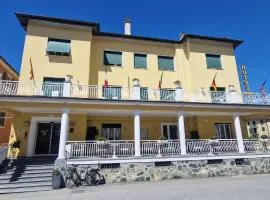 Hotel Dora