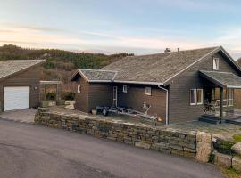 Hotel kuvat: 4 Bedroom Amazing Home In Lindesnes