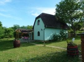 Foto di Hotel: Gemütliche Weinpinze 70m2 mit Free Wifi und Poolbenutzung