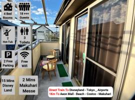 Foto di Hotel: 4 Bedrooms, 3 Toilets, 2 bathtubs, 2 car parking , 140 Square meter big Entire house close to Makuhari messe , Disneyland, Airports and Tokyo for 18 guests
