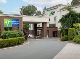 รูปภาพของโรงแรม: Holiday Inn Express and Suites Surrey, an IHG Hotel