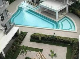 Hotel foto: Upscale Condo with High Speed Internet, Mivesa Residences