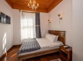 Valeria Antique 1892