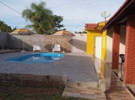 होटल की एक तस्वीर: Casa com piscina