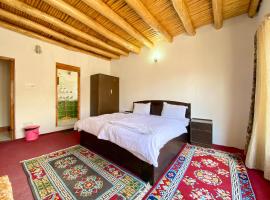 Sumrolee Guest House, hotel in Leh