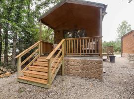 A picture of the hotel: Cabin 9 - Toronto Lake- Fishing, Swimming & More! cabin