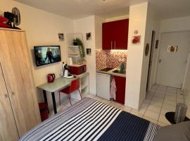 beau studio centre ville et proche gare, hotel in Bourges