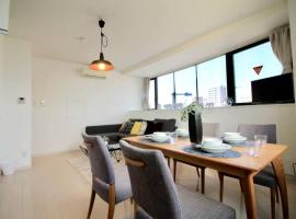 酒店照片: Luxes - 10 min Hiroshima Station & 2BR Up to 10p & 4 bikes