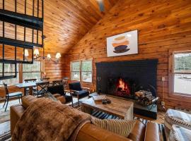 Hotel Foto: Berkshire Vacation Rentals: Private Cabin On Over 12 Acres Of Woods