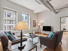 Hotel Photo: Spacious & Elegant 2BR Downtown Retreat