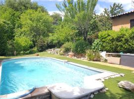 A picture of the hotel: Appartement Piscine proche Aix en Provence