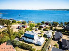 Foto di Hotel: Nice house with a panoramic view of the sea on beautiful Hasslo outside Karlskrona