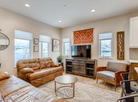 होटल की एक तस्वीर: Trekker Townhome Mountain Charm Skiers Dream