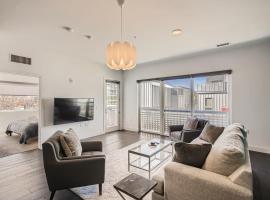 Hotel fotografie: Modern 2BR Condo Walk to all RiNo Attractions