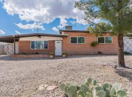 Hotel fotoğraf: West Tucson Desert Haven - Close to Downtown, Hiking, bikng and more!