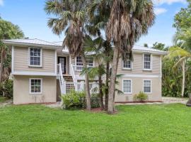 Palm Paradise- Charming Island Bungalow in Downtown Sanibel, hotel v destinaci Sanibel