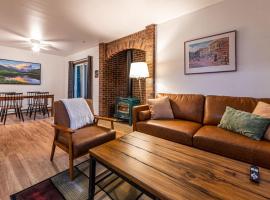 Hotel Photo: Fall Getaway in Cozy 2BR near Old Town Lafayette