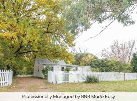 A picture of the hotel: Settler's Cottage - Mayfield Vineyard Orange