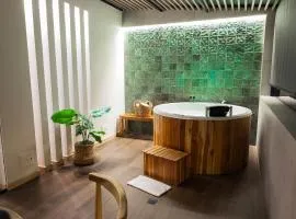 Hotel Black Tower Premium