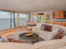 Foto do Hotel: Stay at Sunset Shoreline Lakehouse