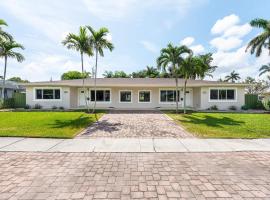 Hotel fotografie: Massive Multi Family With Pool Near the Beach