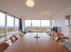 A picture of the hotel: Beautiful 3 bedrooms apartment close to Parc Josaphat