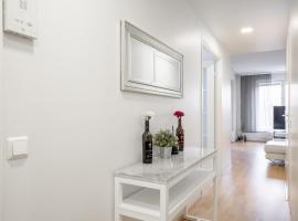 호텔 사진: 2 BR apartment with Sauna, Free parking and center location