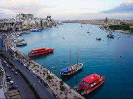 Hotel fotoğraf: Penthouse -Centre of Sliema - Best View in Malta