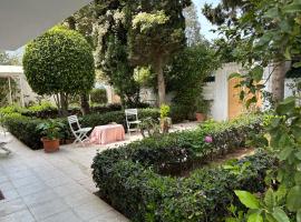 Hotelfotos: La chambre dorée avec jardin