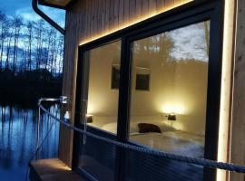 Hausboot Friedrich, hotel in Papenburg