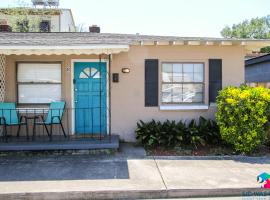 Hotel Photo: Historic Affordable Duplex For 2 - 3 Guests