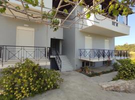 Fotos de Hotel: Sunny studio and apartment near the sea