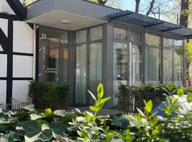 รูปภาพของโรงแรม: Glashaus mit 3 Gästezimmer