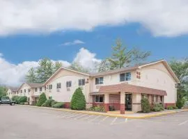 Super 8 by Wyndham Queensbury Glens Falls, hotel u gradu Queensbury