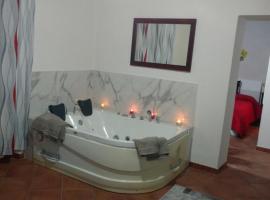 A picture of the hotel: Luxury room and hydromassage