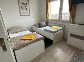 รูปภาพของโรงแรม: Ideal für Monteure. 3 Zimmer Apartment mit Küche, Waschmaschine, WiFi usw... .