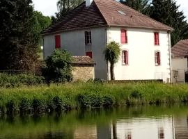 Hotel Foto: Gîte Bellefontaine, 6 pièces, 12 personnes - FR-1-589-40