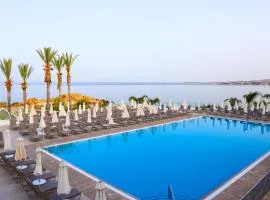 Queens Bay Hotel, hotel in Paphos City