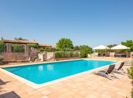 Foto di Hotel: Apartment Domaine de Rochebrune-4 by Interhome