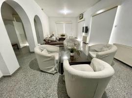 A picture of the hotel: Spacious Apartment by Platform 357