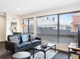 Фотографія готелю: Four on Flinders - one bedroom apartment