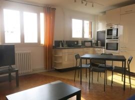 होटल की एक तस्वीर: Appartement 2 pieces Les Lilas CityCosy