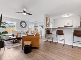 Hotel Photo: New LUXE APT 3BR Downtown Fay Unit B